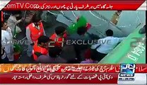 Some Mans Are Trying To Jump On Woman in PTI Jalsa 1-5-16