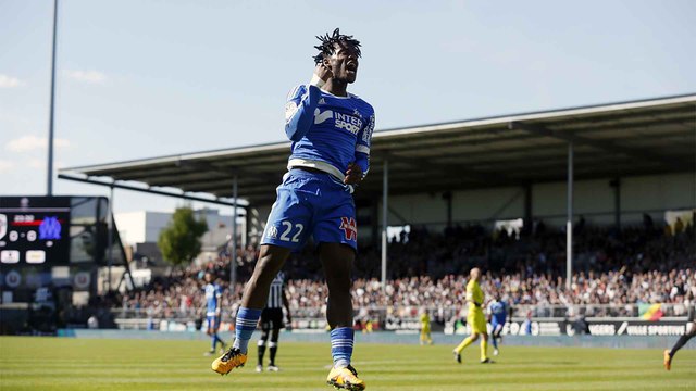 Angers 0-1 OM : le but de Michy Batshuayi (24e)