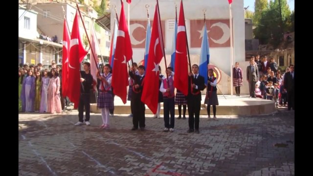 29 Ekim Şarkıları Cumhuriyet hürriyet demek, Cumhuriyet özgürce yaşamak