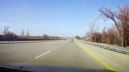 Il ne faut jamais changer une roue en pleine voie centrale