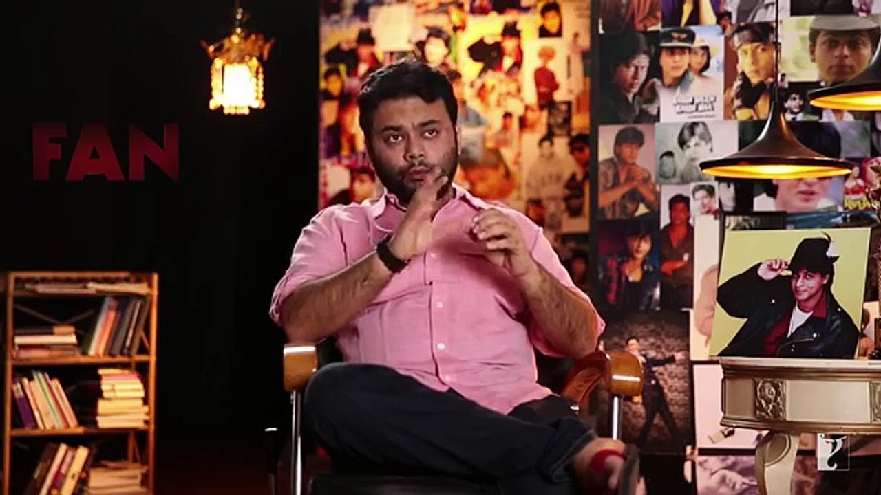 Watch How Shah Rukh Khan  FAN
