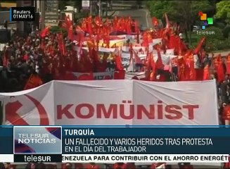 Policía turca reprime marcha de trabajadores y mata a uno