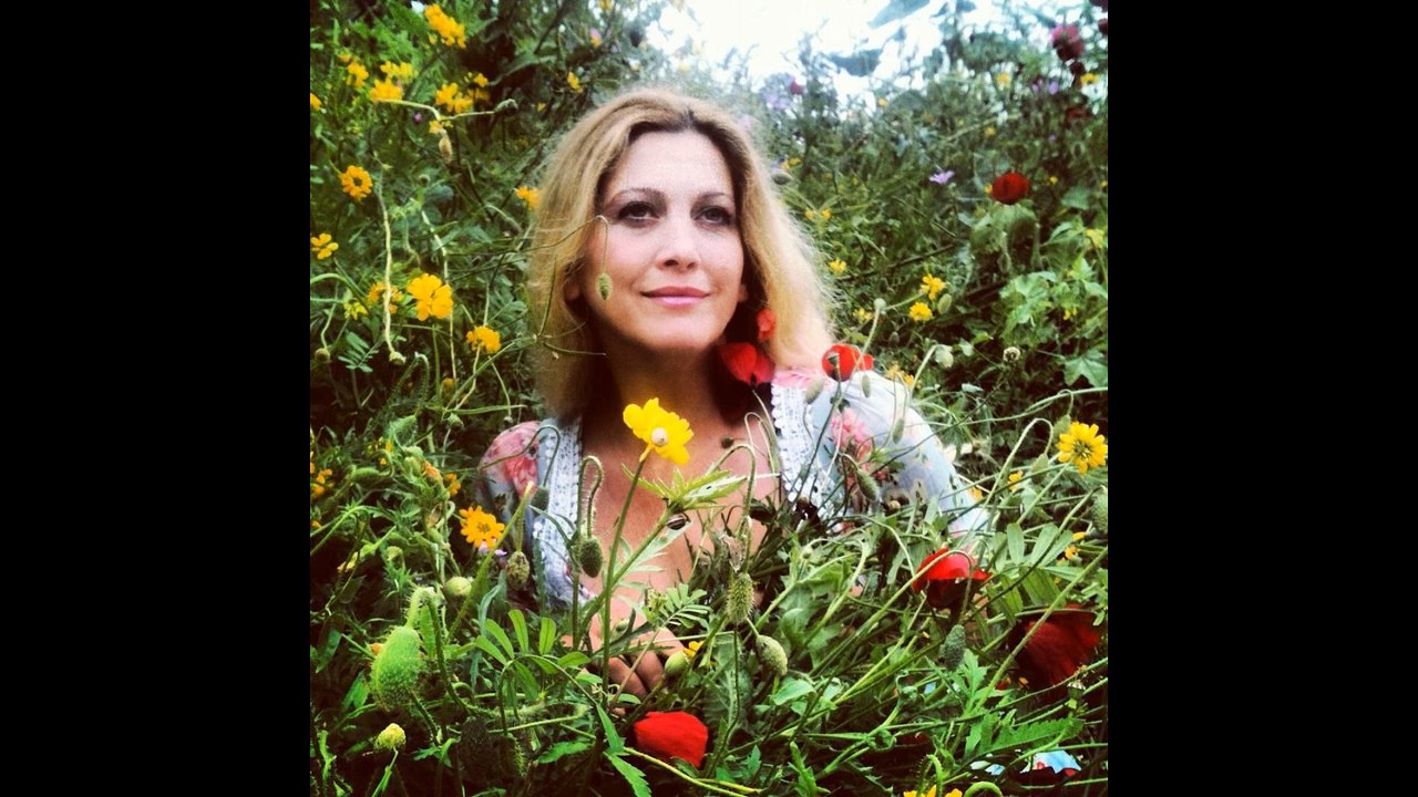esin kumral petite fleur