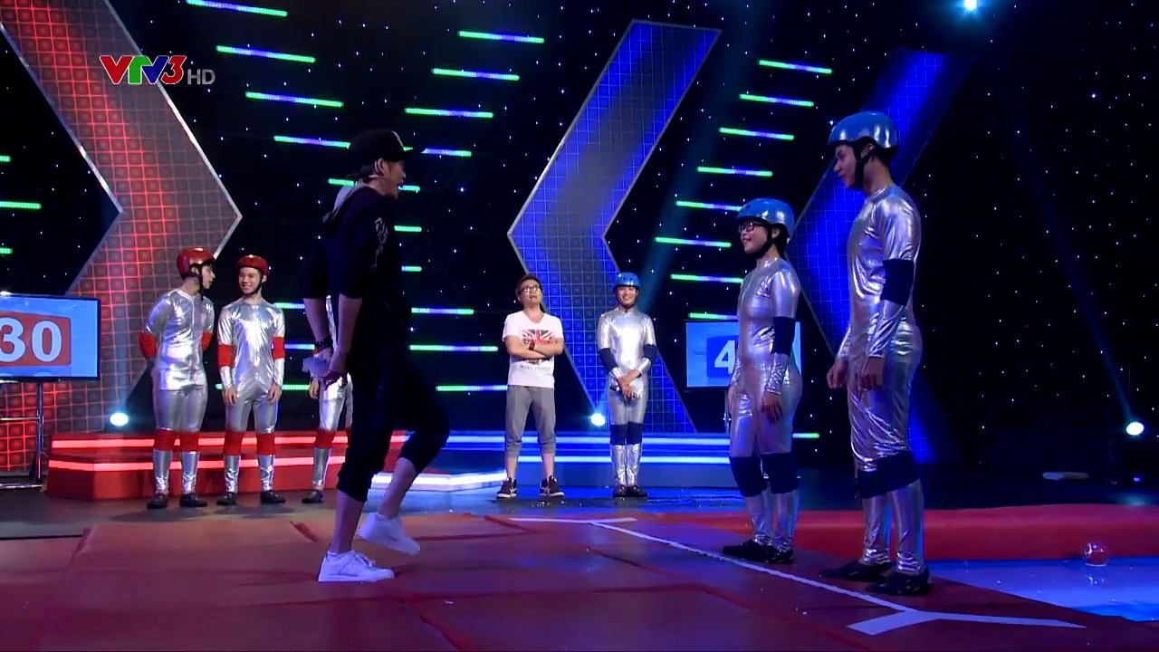 NGƯỜI ĐI XUYÊN TƯỜNG: TẬP 23 – VÒNG TƯỜNG TĂNG TỐC