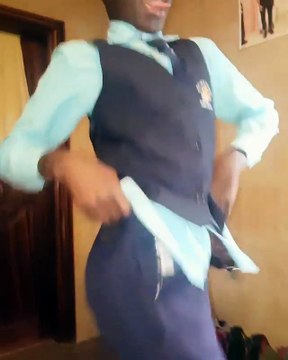 La danse du petit frere de waly