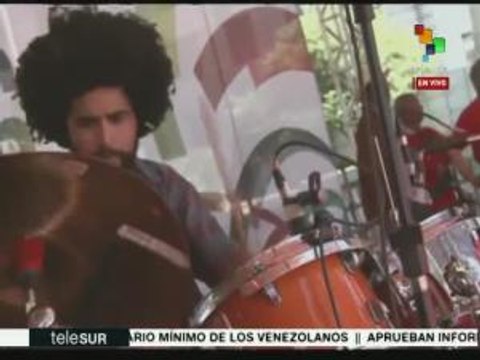 Con arte y música los brasileños apoyan a la presidenta Dilma Rousseff