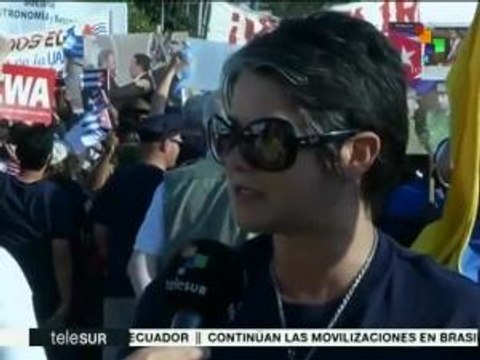 Miles de obreros cubanos exigen con marcha el fin del bloqueo