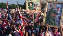 Cubanos marcharon el 1 de Mayo en apoyo a reformas de Castro