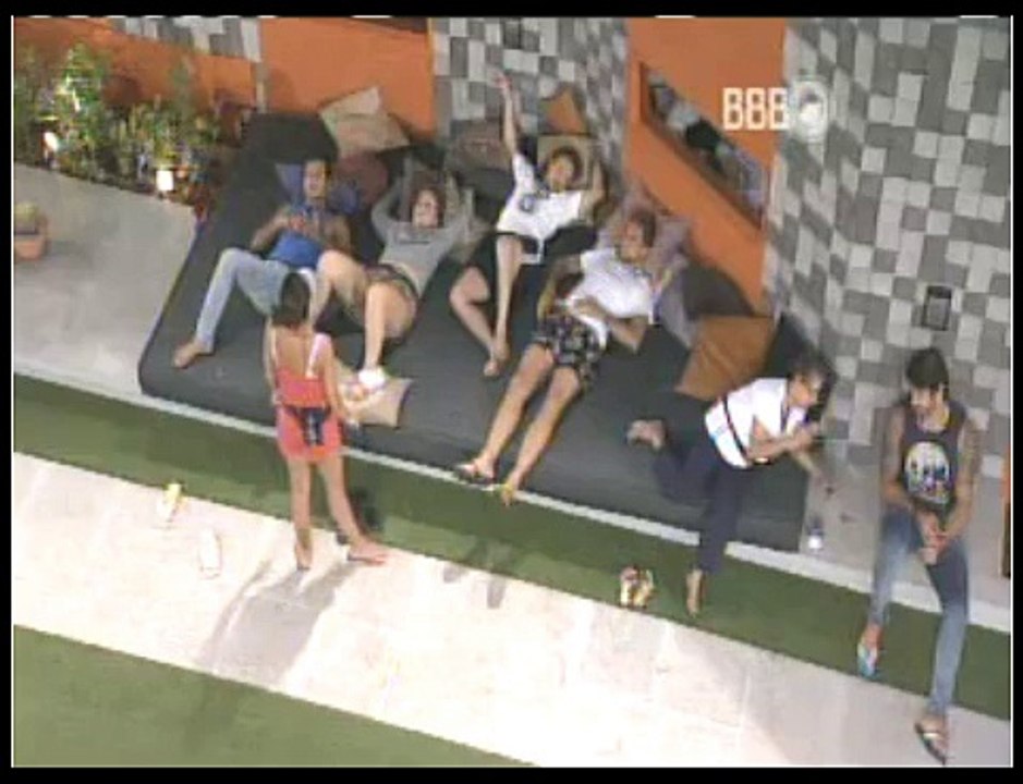 Karaokê pós eliminação fake da maluca parte 1