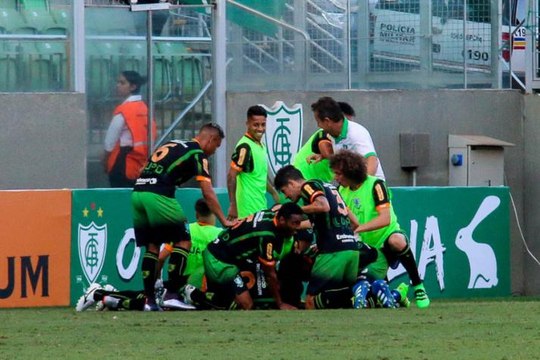Robinho perde pênalti e América-MG larga na frente do Galo na final