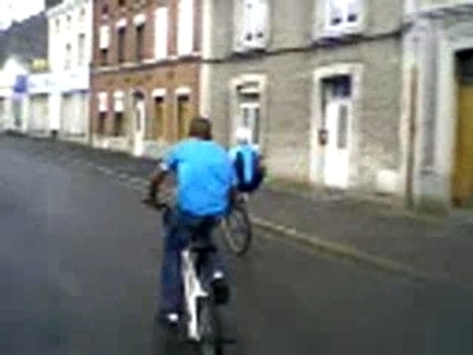 moi a droite en train de sa ballade et maxwell a gauche
