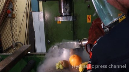 Hydraulic press kitchen: Fruit sorbet