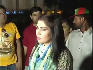 Qandeel Baloch crying for Imran Khan outsite PTI Jalsa in Lahore