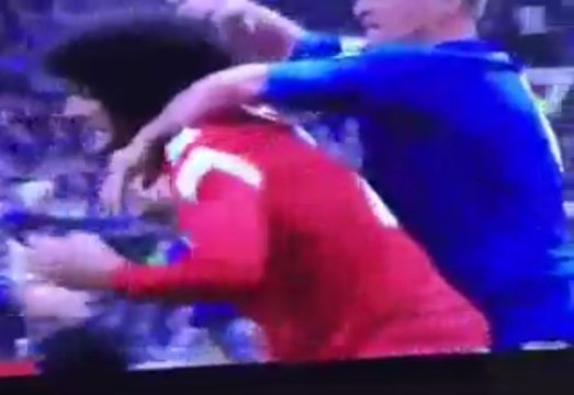 Fellaini joue (encore) des coudes face à Leicester