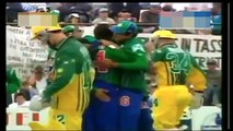 Shahid Afridi Dangerous Bowling vs Australia