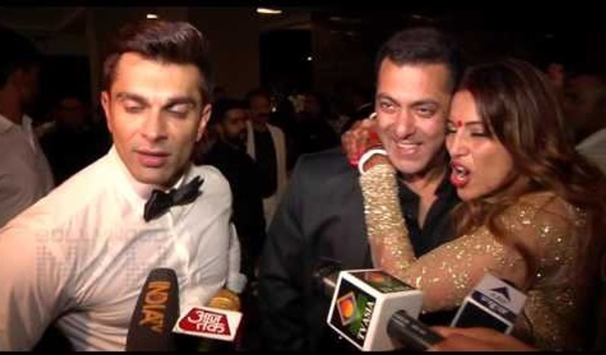 Salman Khan-Bipasha Basu FLIRT, Karan Singh Grover Laughs! | Wedding Reception