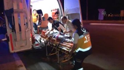 Otomobil Kaldırıma Çarptı: 7 Yaralı