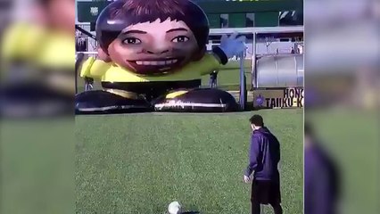 La démonstation technique de Messi face à un gardien pas comme les autres