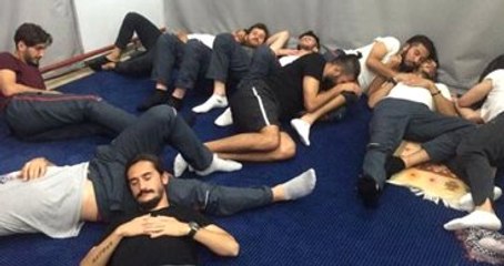 Kartalsporlu Oyuncular, Yönetim Biletleri İptal Ettiği İçin Mescitte Sabahladı