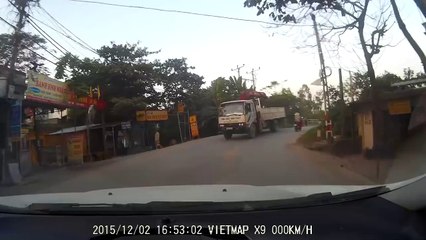 May là đang đi xe ô tô không thì ăn đủ cái túi nôn