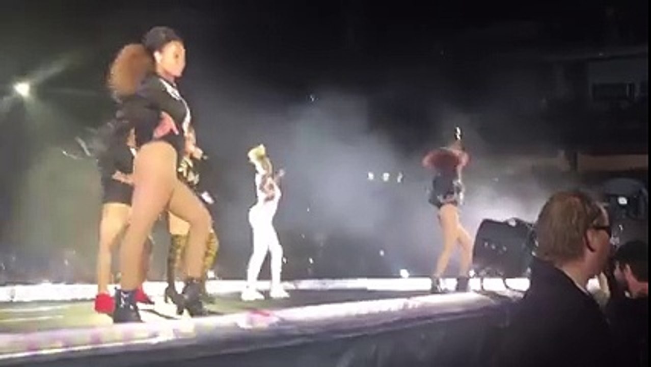 Beyoncé fait monter 2 fans pour danser... Et elles dansent mieux qu'elle!