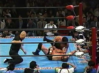 Stan Hansen vs Akira Taue 11/04/94