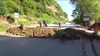 Tapulu Arazisinden Geçen Yolun İkinci Şeridini de Kapattı