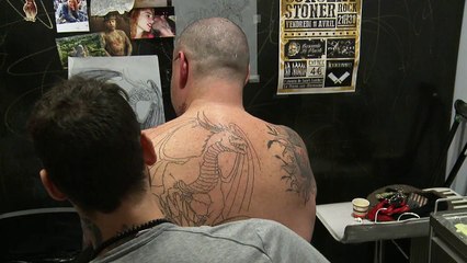 Le tatoueur - Atelier "Filmer le travail" 2016 - Un film d'Eliot Ratinaud