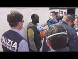 Pozzallo (RG) - Migranti, fermato scafista: responsabile di 25 morti (02.05.16)