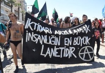 İzmir'deki 1 Mayıs Kutlamalarında Soyunan 'Anarşistler'e İşlem Başlatıldı