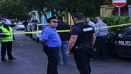 VIDEO EKSKLUZIVE SI MBRON QYTETARI MOTORRIN E TIJ NDAJ GRABITESVE NE RRUGE LAJM