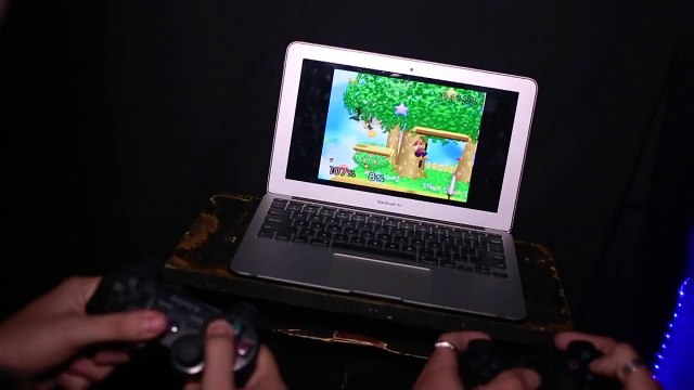 Ces deux DJ jouent à la Nintendo 64 pendant leur mix en live !