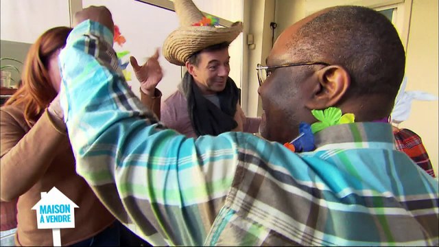 EXCLU AVANT-PREMIERE: Stéphane Plaza danse le zouk avec des participants de Maison à vendre sur M6 - Regardez
