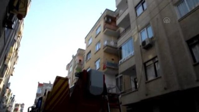 Kanadı Sıkışan Ebabil Kuşunu İtfaiye Kurtardı