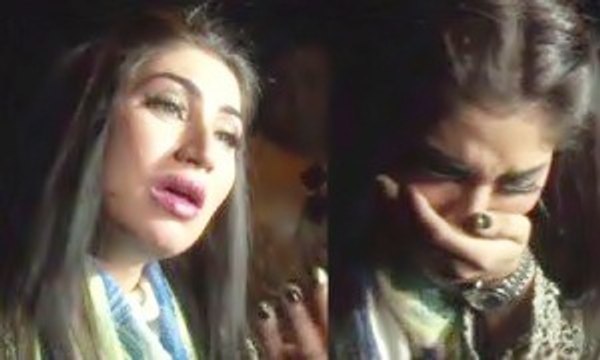 Qandeel Baloch crying for Imran Khan outsite PTI Jalsa in Lahore