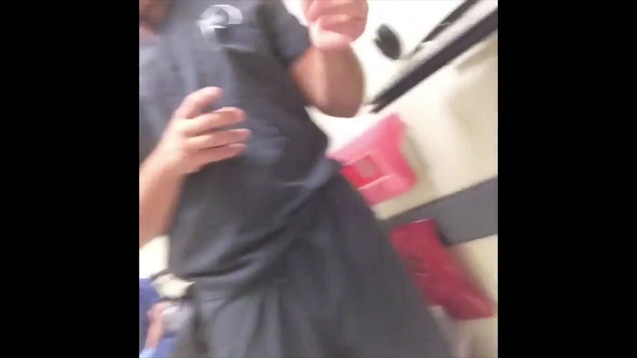 Après son anestéhésie, cette jeune femme délire totalement