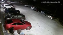 Impressionante a rapidez com que este Cadillac CTS "fica sem Jantes"