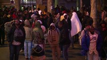 Imigrantes são retirados de acampamento em Paris