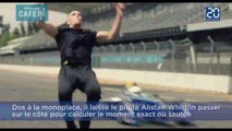 Il réalise un backflip par-dessus d'une Formule E en mouvement