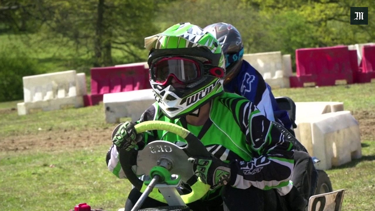 Course de tondeuses sur gazon anglais