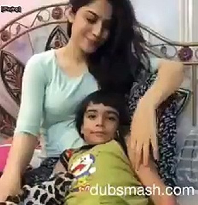 Neelum Munir Funny Dubsmash Video