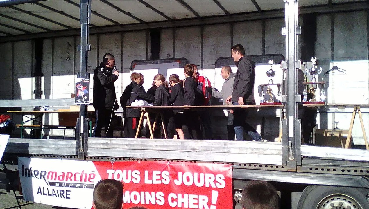 La joie des U11 et de leurs dirigeants - Victoire tournoi U11 Allaire 2016