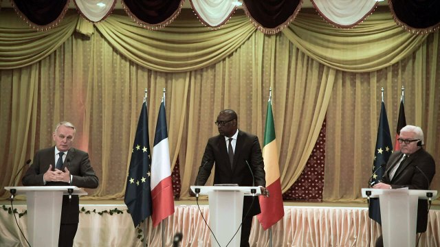 Alep: Ayrault appelle Moscou à faire pression sur Damas