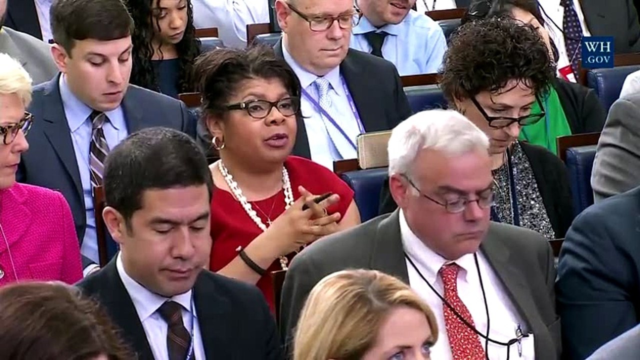 White House Defends Larry Wilmore full