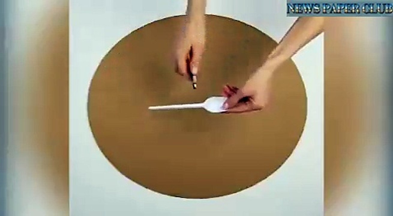 Create a mirror from plastic spoon