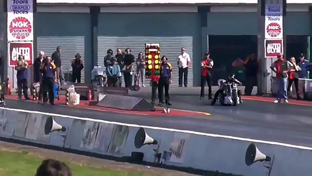 Chute et rattrapage en dragster moto