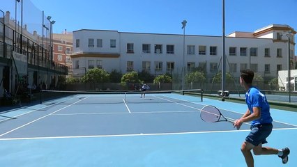 Video herunterladen: EXHIBICION PARTIDO TENIS. CAMPEON INFANTIL ESPAÑA Y CAMPEON ABSOLUTO CADIZ. CLUB TENIS CAD