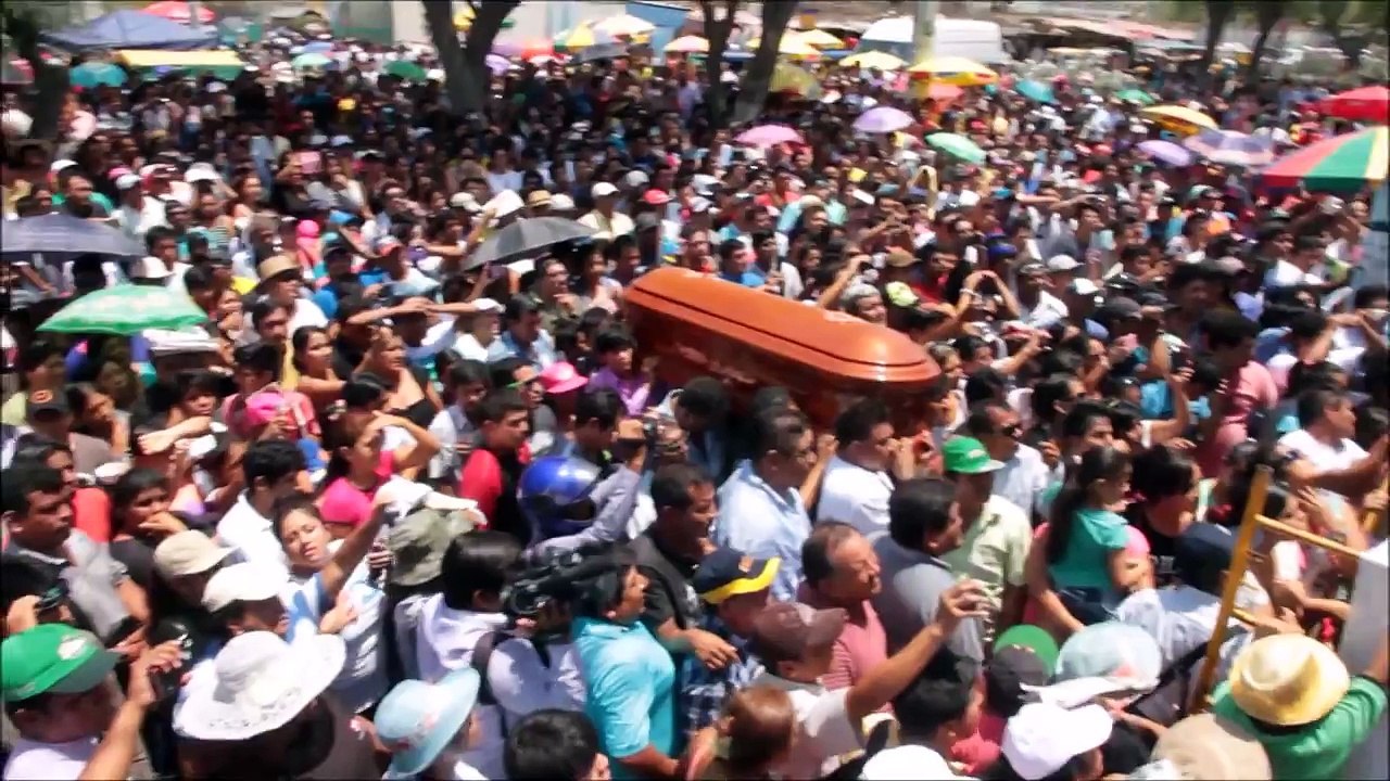 DESPIDEN A RITMO DE CUMBIA AL LEGENDARIO VOCALISTA PERCY CHAPOÑAY