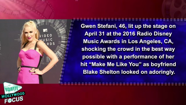 Gwen Stefani Serenades Blake Shelton With ‘Make Me Like You’ At RDMAs