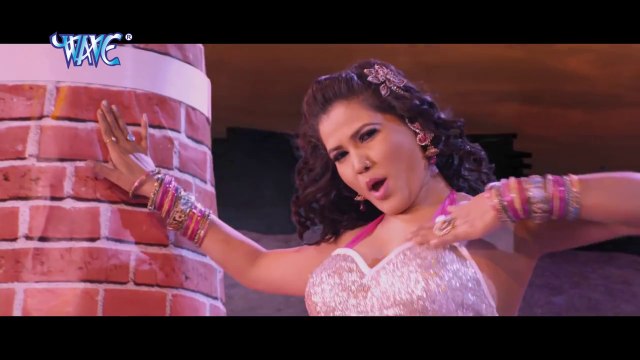 HD जवानी फेके धुँआ भक भक - Et Ke Bhata Pe Jawaniya - EK Laila Teen Chaila - Bhojpuri Hot Songs 2015
